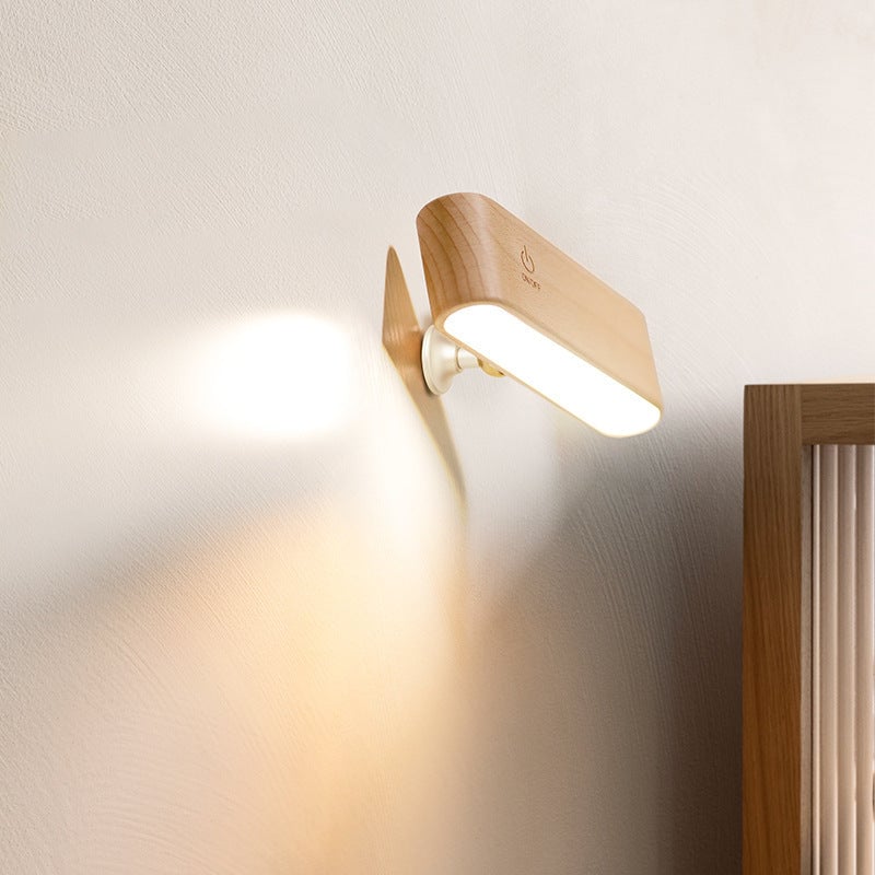 Skrivebordslampe i massivt træ med magnetisk opladning