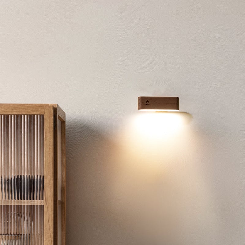 Skrivebordslampe i massivt træ med magnetisk opladning